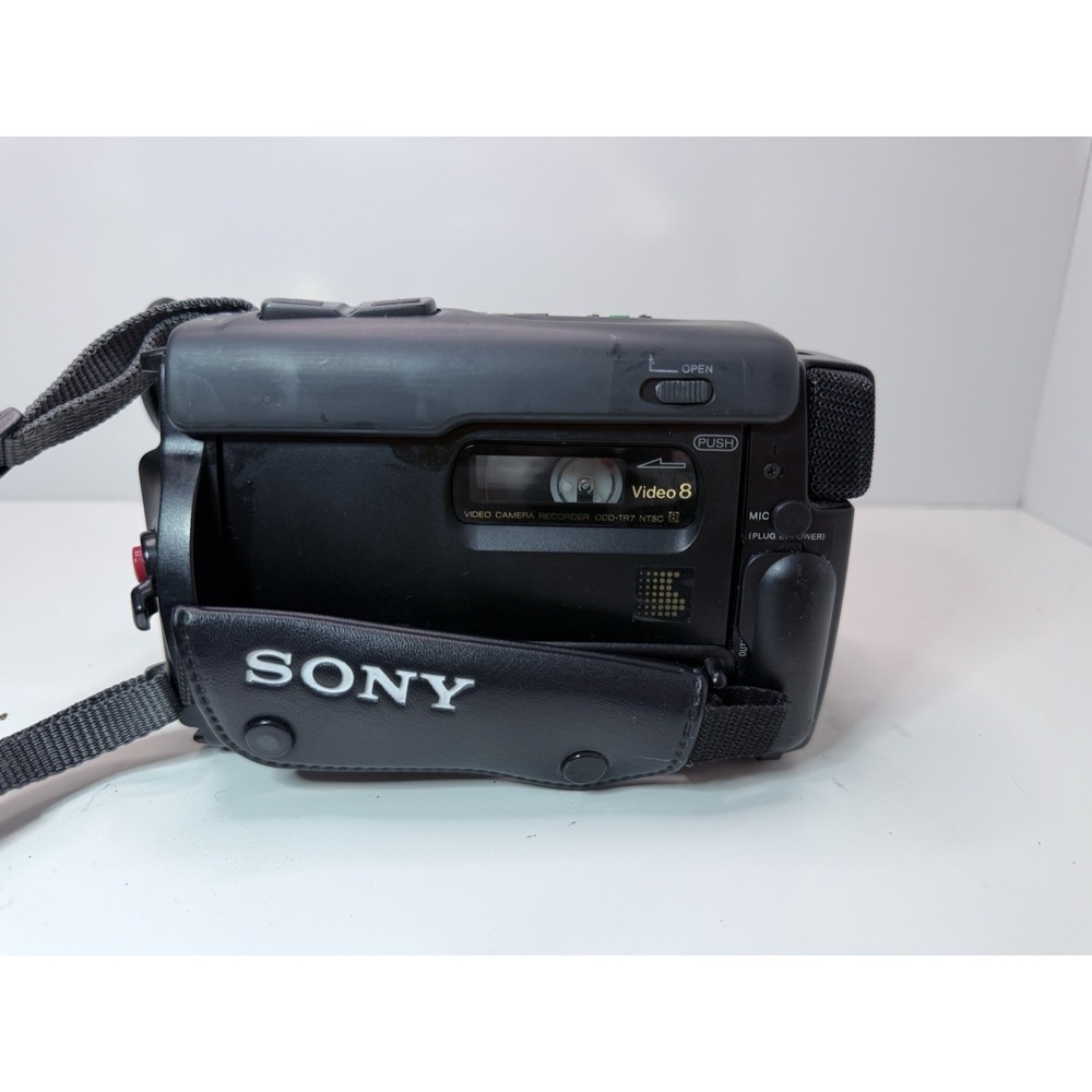 Sony CCD-TR7 Video8 Handycam Camcorder w/ Charger & Cables – As Is - Picture 5 of 8
